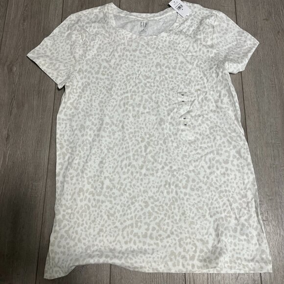 GAP Tops - NWT Gap t-shirt top size Medium casual White/Gray Design NWT Size M